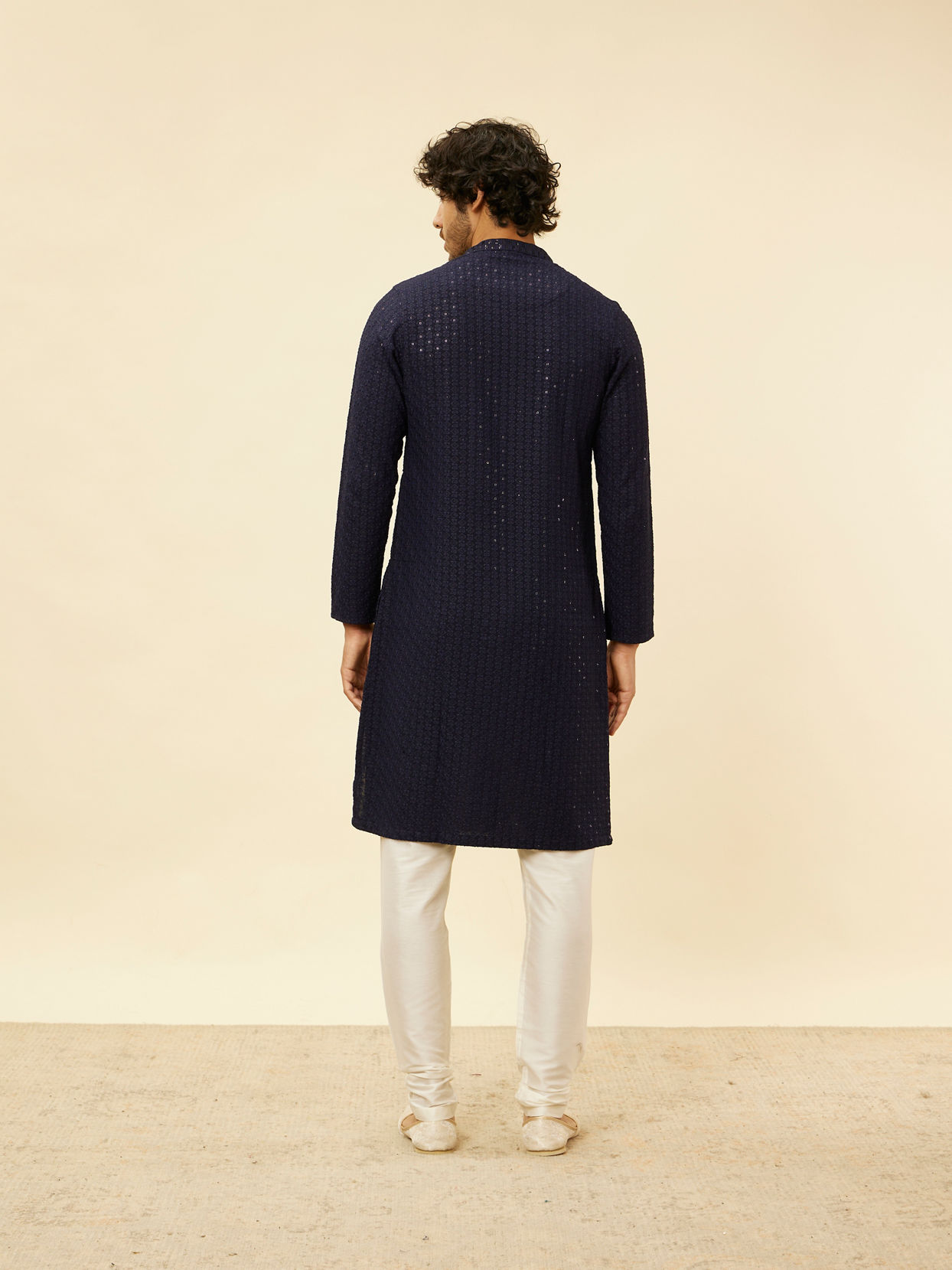 alt message - Manyavar Men Navy Blue Chikankari Sequinned Kurta Set image number 5